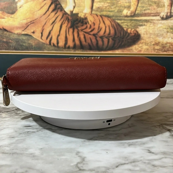 MICHAEL KORS ZIPPY WALLET IN GUC - Picture 8 of 13